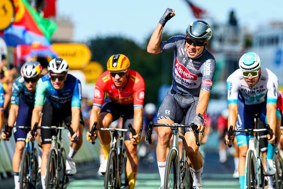 Philipsen celebrates his stage 16 victory after crossing the line