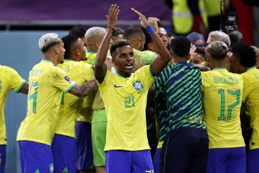 Inspirado, Rodrygo quase fez o segundo gol do Brasil