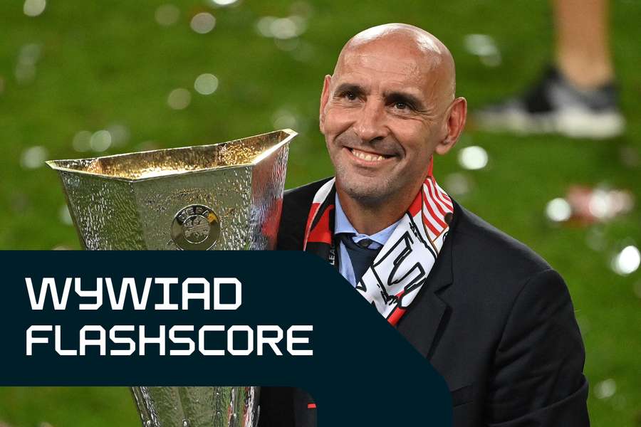 Monchi z trofeum za zwycięstwo w Lidze Europy dla Sevilli