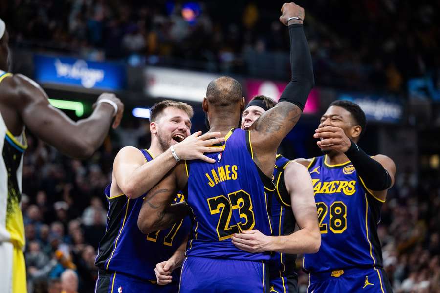 Lakers vyhrali po strele Jamesa z úplného záveru.