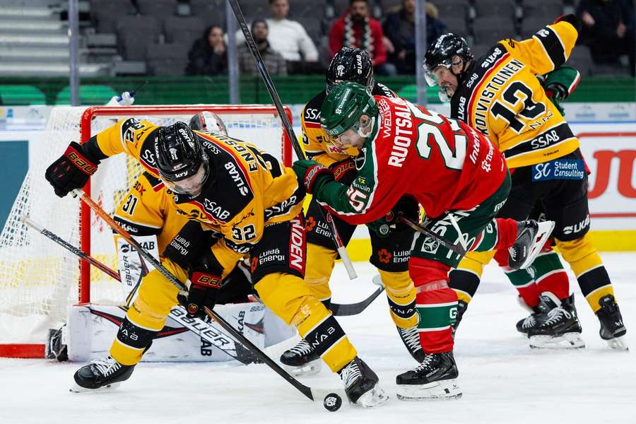 Frolunda and Lulea fight for possession Frolunda and Lulea fight for possession