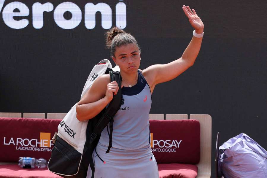 Italy's Jasmine Paolini waves to the crowd after losing her round of 32 match against Belgium's Elise Mertens