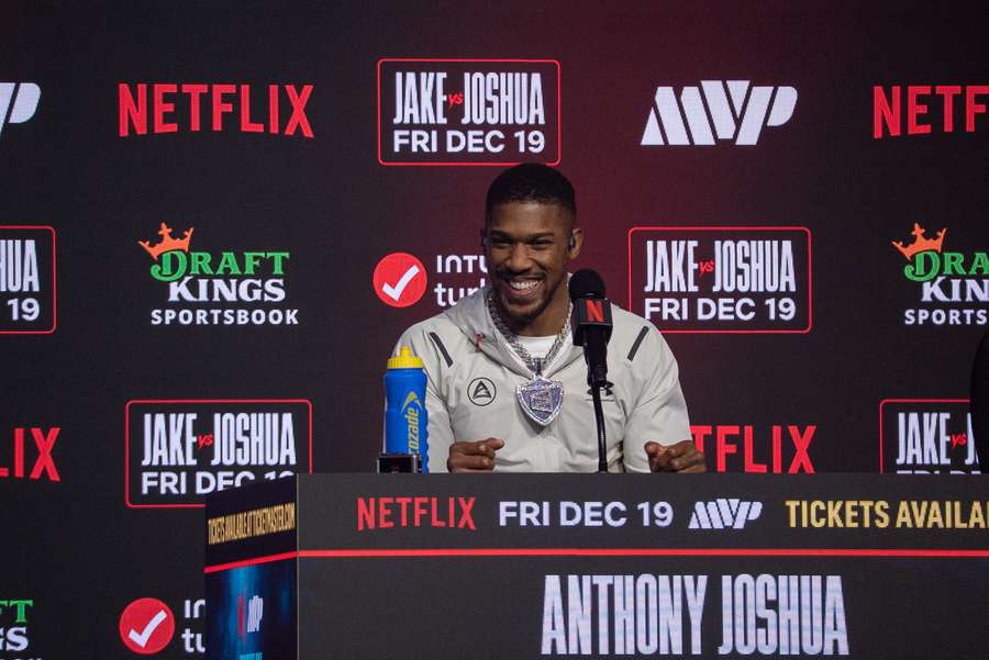 Anthony Joshua em conferência de imprensa