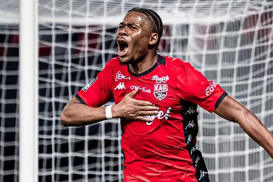 Jacques Siwe fez 12 golos em 32 jogos pelo Guingamp
