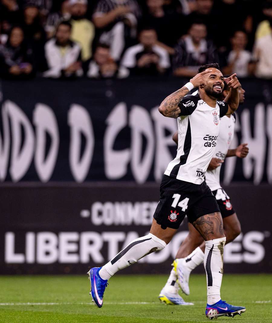 Raniele abriu o placar em Corinthians 2x0 Santa Fe Raniele abriu o placar em Corinthians 2x0 Santa Fe