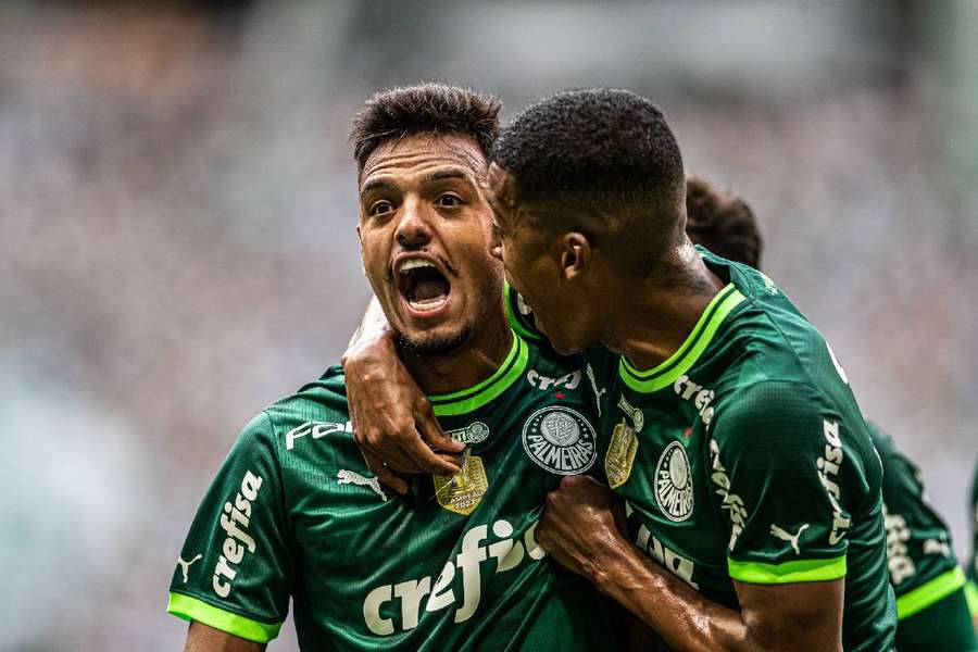 Gabriel Menino fez dois gols na goleada que levou o Palmeiras ao título