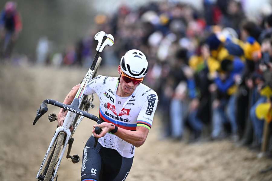 Mathieu van der Poel in de duinen van Koksijde