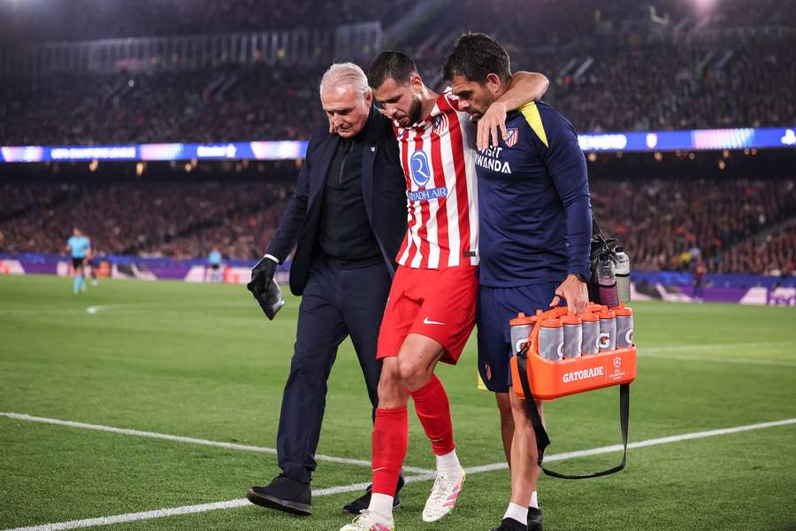 Hancko opúšťal ihrisko s bolestivou grimasou.