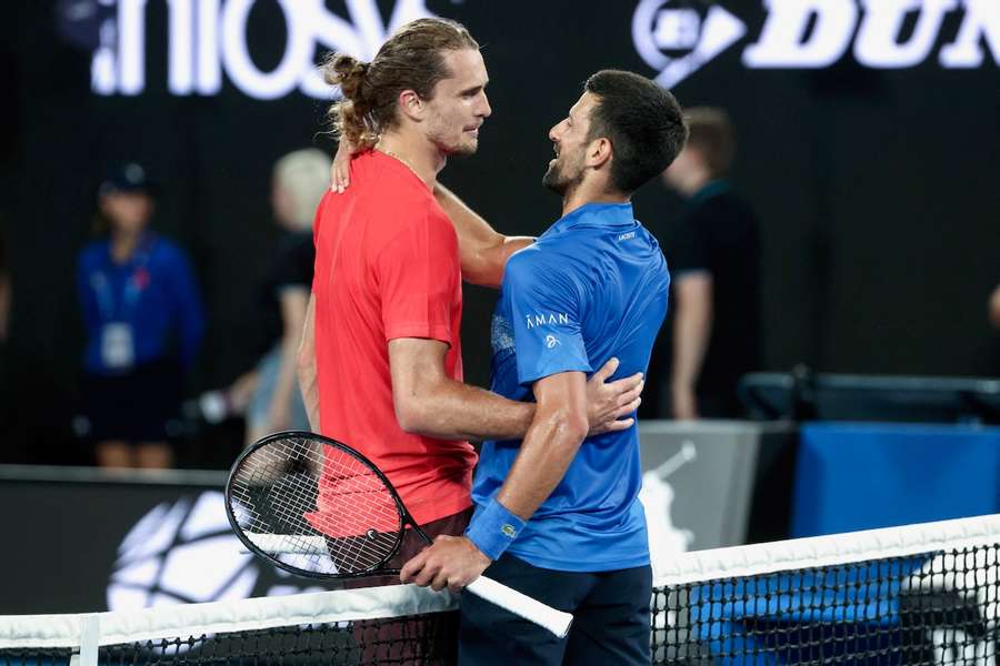 Djokovic (dir.) venceu o último encontro contra Zverev