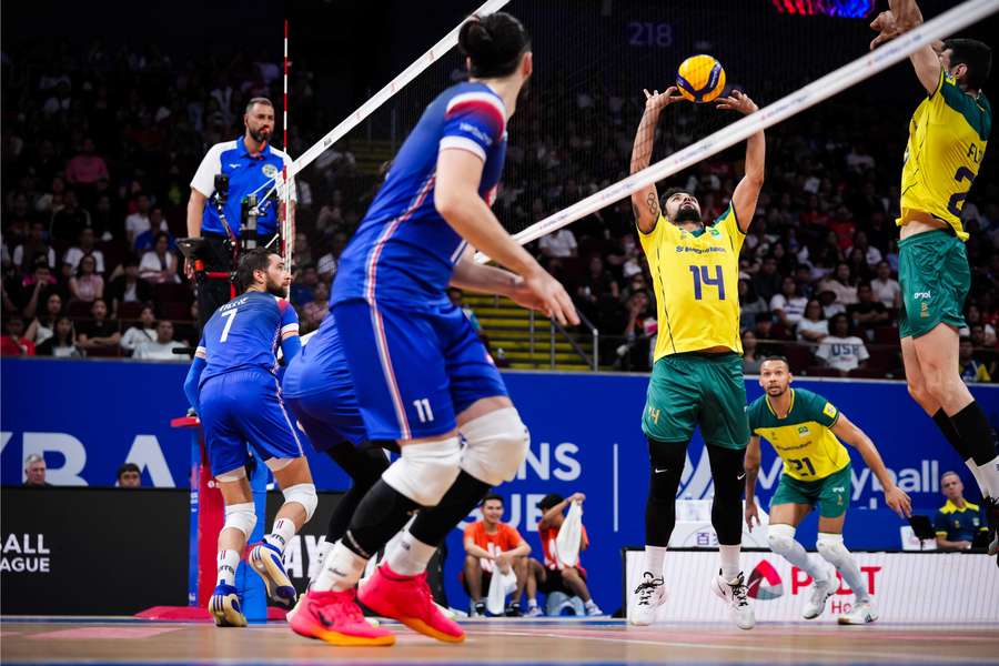 Brasil e França fizeram um jogo de 5 sets nas Filipinas