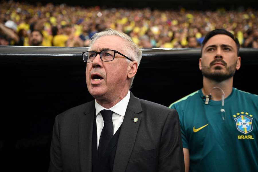 O italiano Carlo Ancelotti aprendeu o hino da Seleção Brasileira