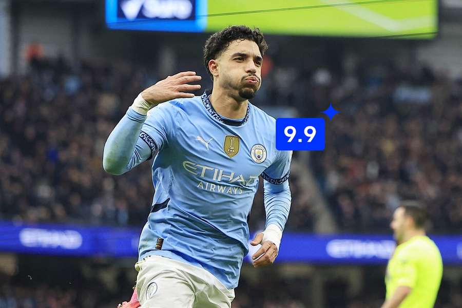 Marmoush celebra su triplete contra el Newcastle