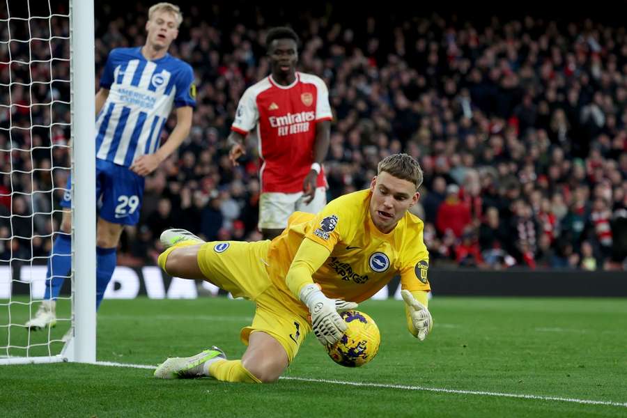 Goleiro Verbruggen teve boa atuação, mas não conseguiu evitar a derrota do Brighton