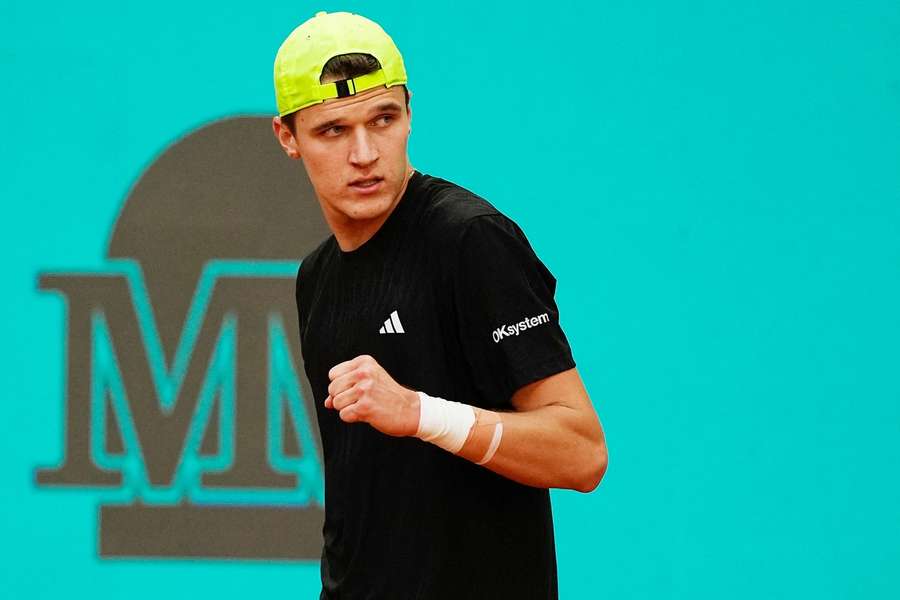 Jakuba Menšíka čeká čtvrtfinále na Masters v Madridu.