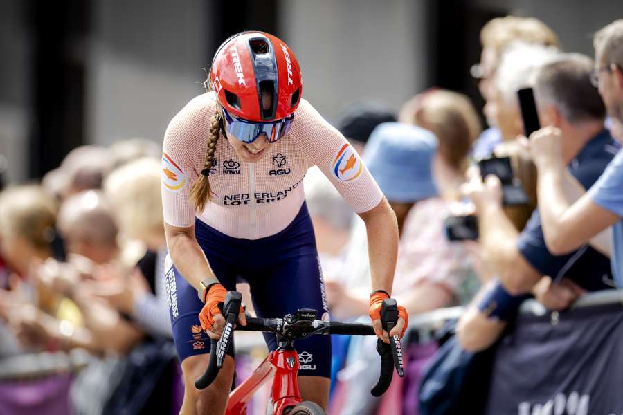 Shirin van Anrooij tijdens het WK wielrennen in Glasgow