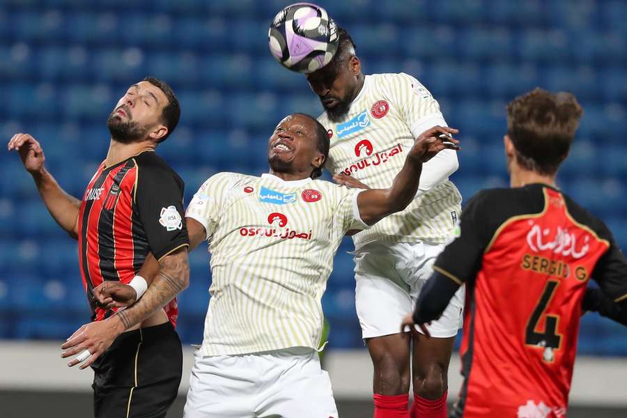 Duelo intenso pela manutenção