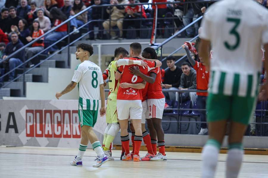 Goleada das grandes a abrir o domingo Goleada das grandes a abrir o domingo