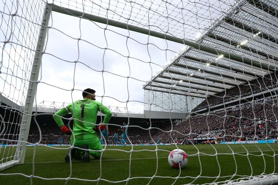 Lloris, în genunchi după 6-1 pe St James Park