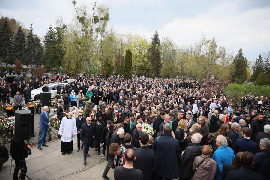 Tysiące ludzi towarzyszyły Jackowi Magierze w ostatniej drodze. Trener spoczął na Powązkach