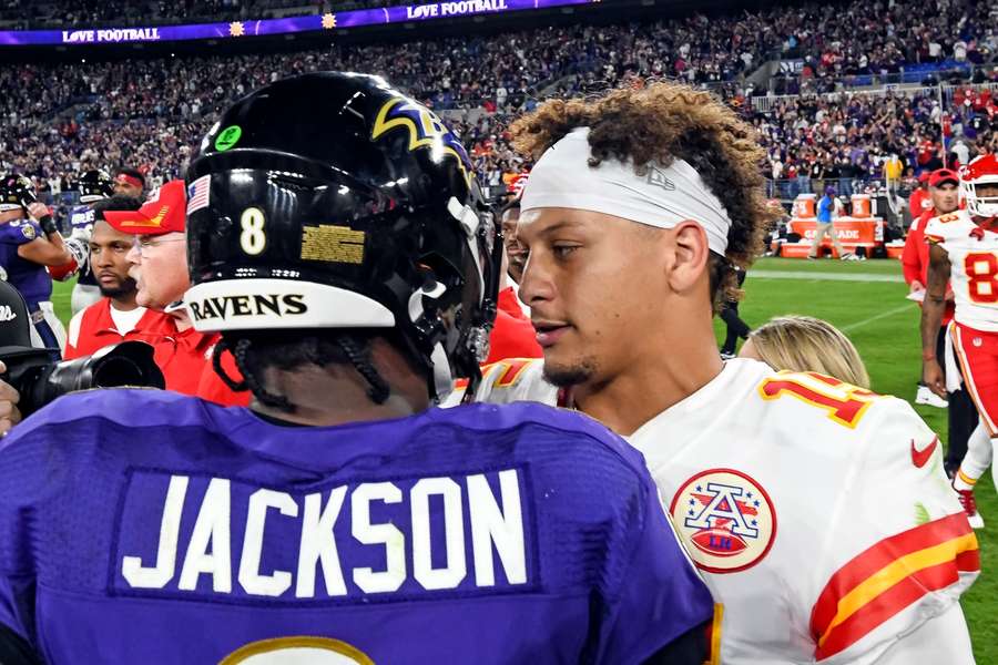 Patrick Mahomes (R) en Lamar Jackson treffen elkaar op 5 september in de eerste wedstrijd van het nieuwe NFL-seizoen