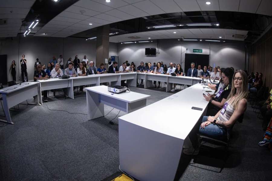 Representantes da FIFA participam de apresentação preparada pelo Mineirão