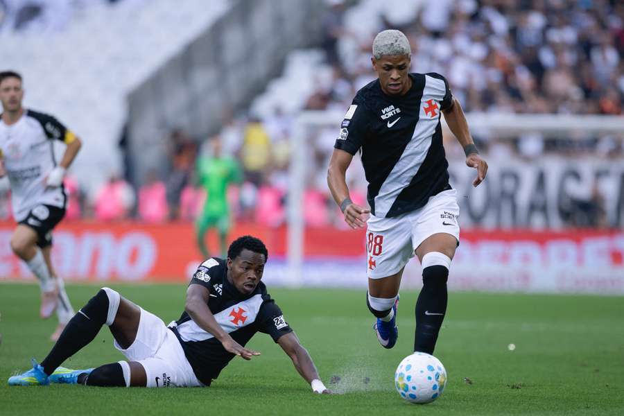 Jogadores do Vasco na derrota para o Corinthians na NeoQuímica Arena.