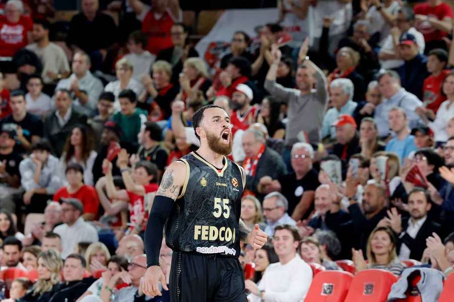 Mike James incroyable ce soir. Mike James incroyable ce soir.