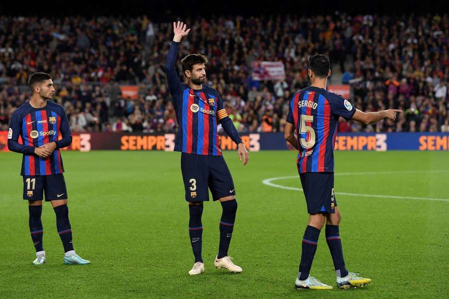 Liga, il Barcellona saluta Piqué con una vittoria sull'Almeria e la vetta provvisoria