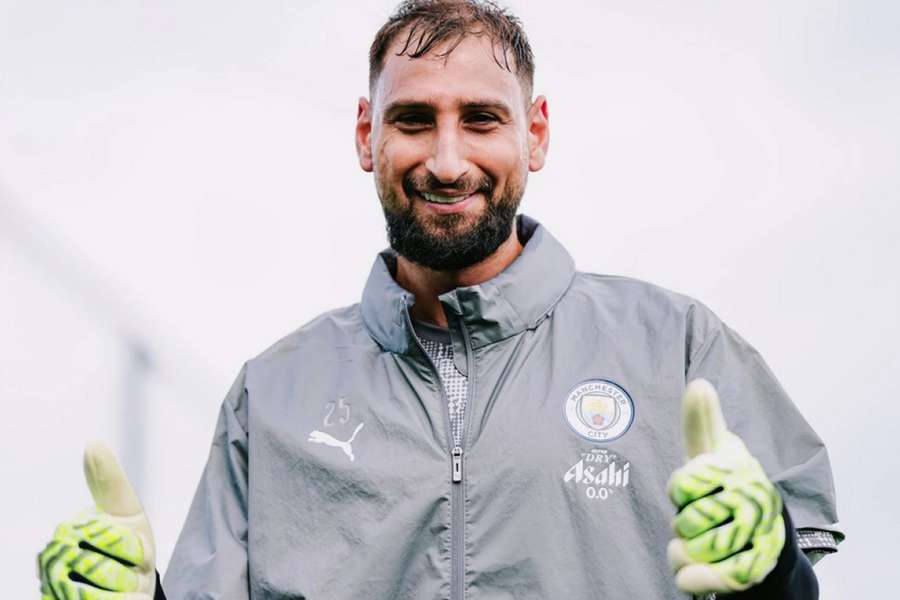 Donnarumma urges Italy fans to stick with players for WC playoffs