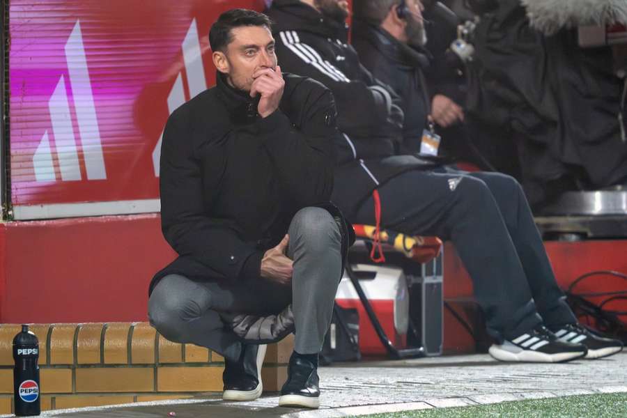 Albert Riera an der Seitenlinie bei seinem ersten Spiel als Eintracht-Trainer