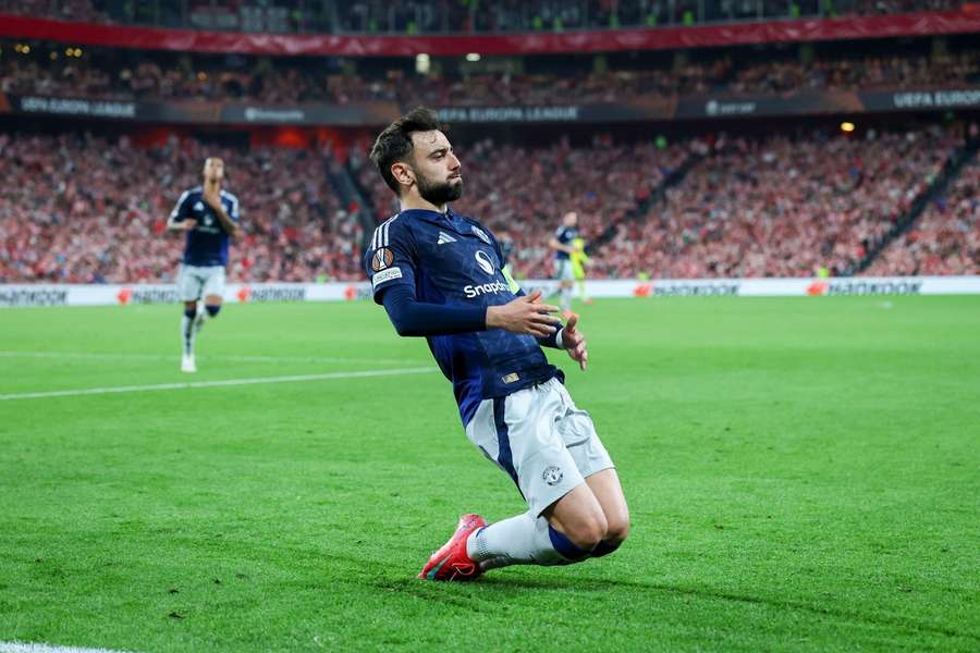 Fernandes next to Salah after brace against Athletic Bilbao 
