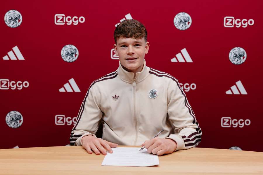 Liverpool starlet McConnell signs new LFC contract and joins Ajax on loan Liverpool starlet McConnell signs new LFC contract and joins Ajax on loan