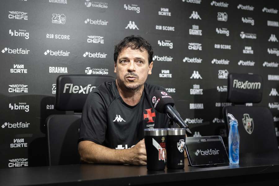 "Vasco é gigante": Diniz fala sobre goleada sobre Santos e relação com Neymar