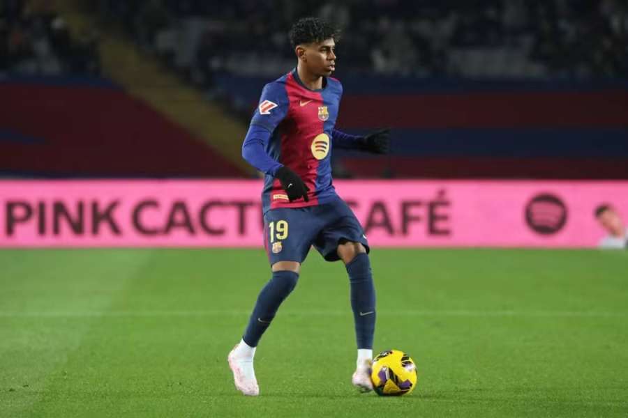 Lamine Yamal nepomôže Barcelone zhruba mesiac.