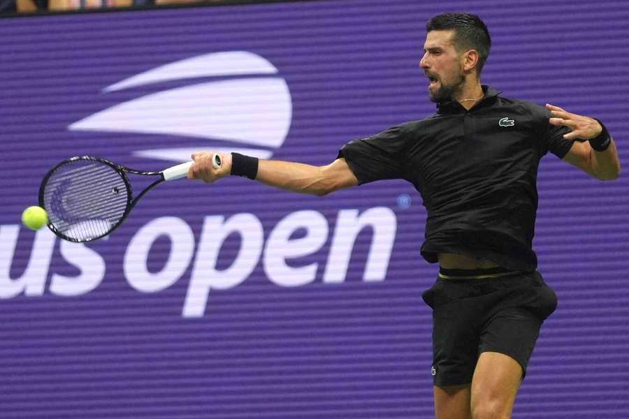 Djokovic seguiu em frente