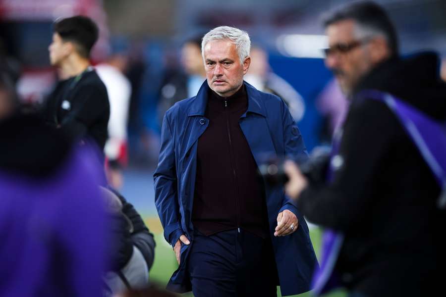José Mourinho sa vracia na lavičku Realu Madrid. José Mourinho sa vracia na lavičku Realu Madrid.