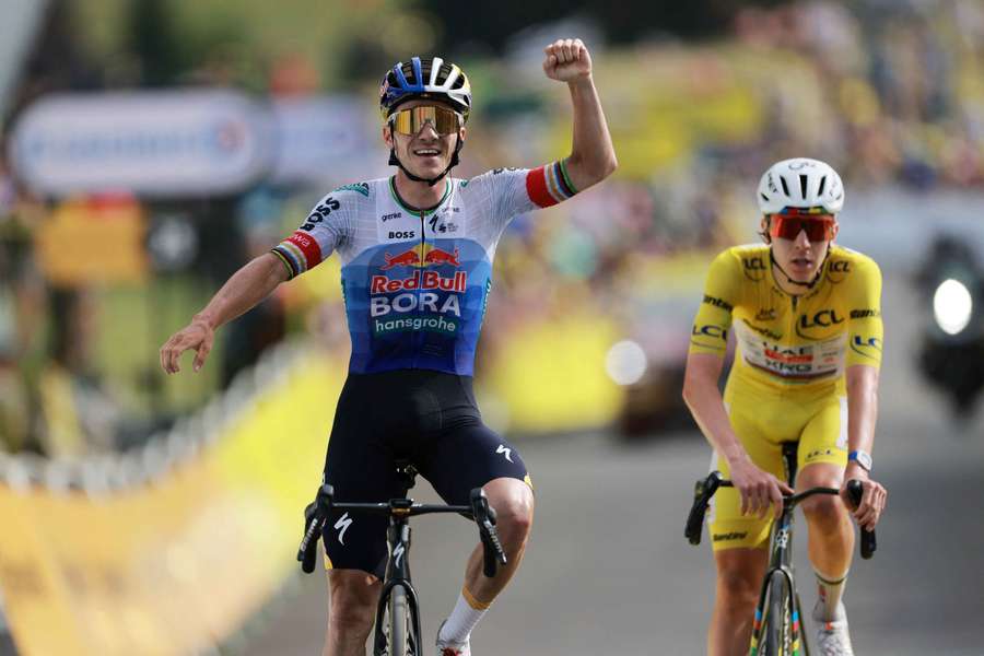 Evenepoel v závěru předčil Pogačara.