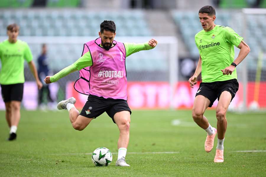 Isco es titular en la final de Conference League