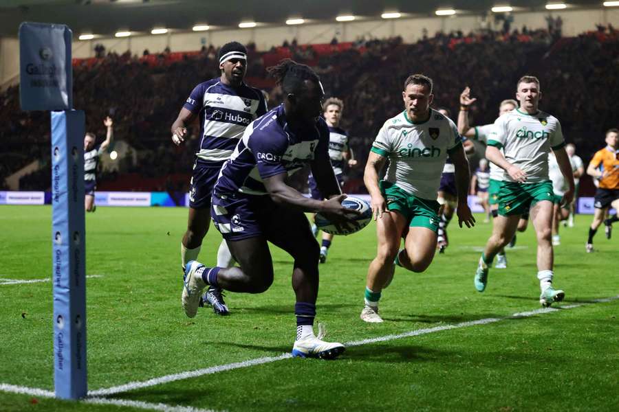 Gabriel Ibitoye goes over for Bristol