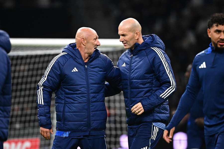 Barthez und Zidane sind 2006 zusammen Weltmeister geworden Barthez und Zidane sind 2006 zusammen Weltmeister geworden
