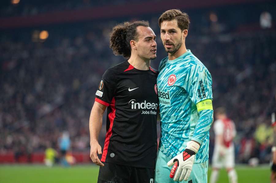 Trapp (r.) und Theate wollen nach zuletzt schwachen Bundesliga-Ergebnissen ins Viertelfinale der Europa League einziehen