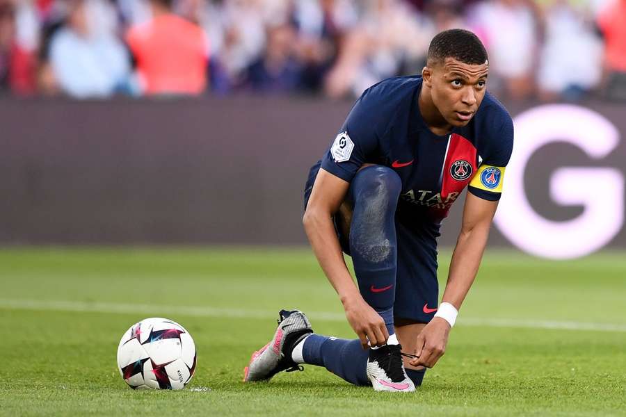 Kylian Mbappé podle Guardioly posílí Real Madrid.