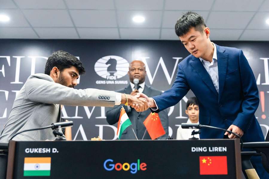 Gukesh Dommaraju e Ding Liren
