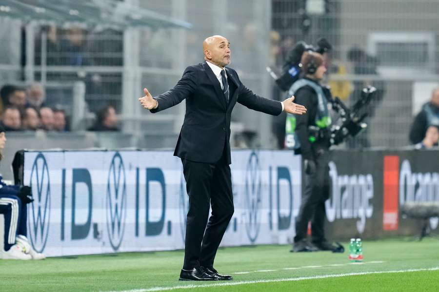 Luciano Spalletti sconsolato durante Italia-Francia