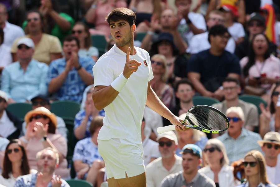 Alcaraz ganó en tres sets a Tarvet