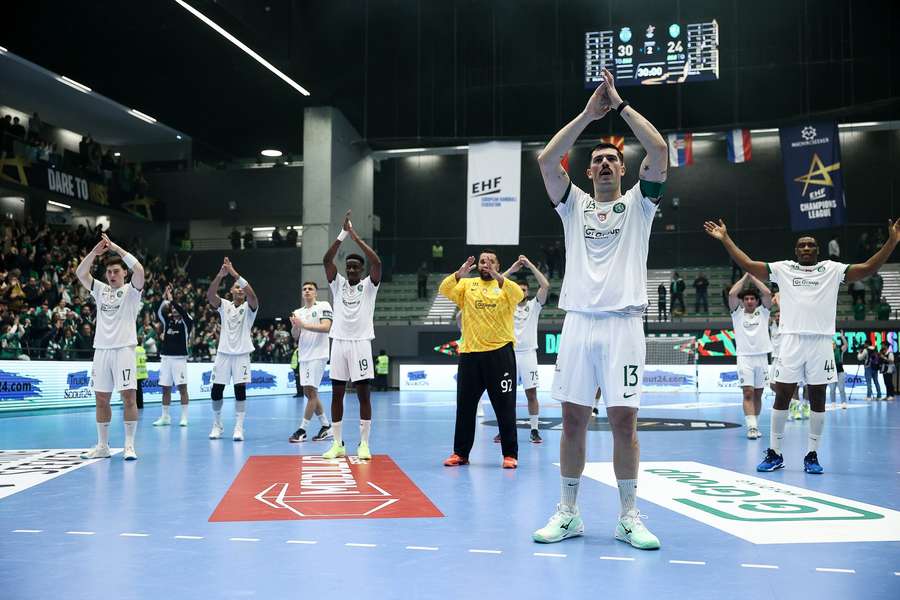 A festa dos jogadores leoninos no Pavilhão João Rocha