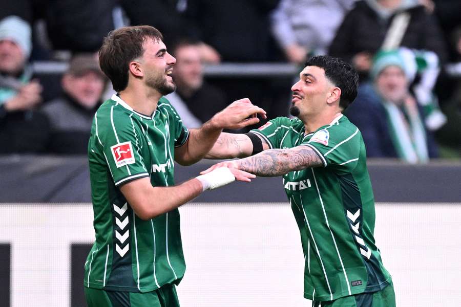 Jovan Milosevic (l.) schoss für Bremen das goldene Tor des Tages Jovan Milosevic (l.) schoss für Bremen das goldene Tor des Tages
