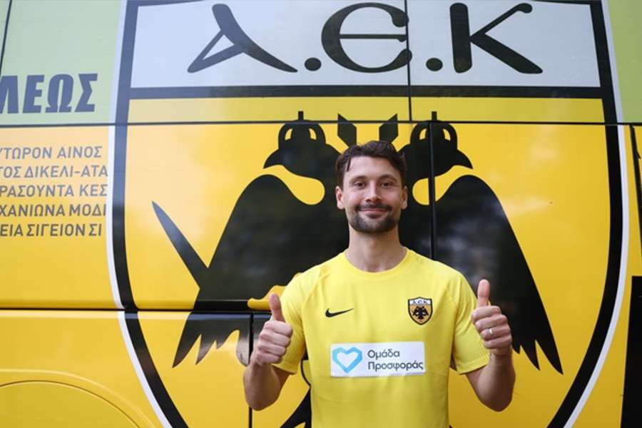 Kairinen už není sparťan, v AEK Atény podepsal smlouvu do roku 2030. Kairinen už není sparťan, v AEK Atény podepsal smlouvu do roku 2030.