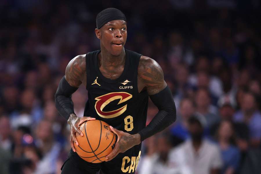 Dennis Schröder com a camisola dos Cavs