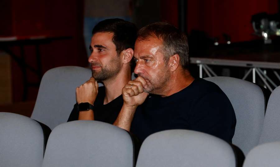 Hansi Flick, presente en la reunión de entrenadores